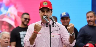 En un mensaje publicado en su red social, Truth Social, el presidente de los Estados Unidos, Donald Trump, confirmó que Nicolás Maduro y su esposa, Cilia Flores, fueron capturados y se encuentran fuera de Venezuela.